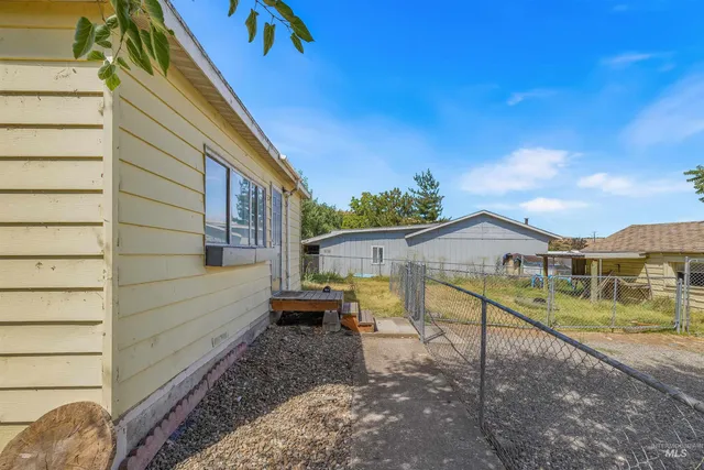 $334,900 | 815 2nd Street, Asotin, WA 99402