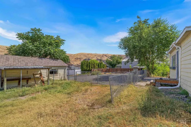 $334,900 | 815 2nd Street, Asotin, WA 99402