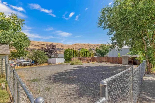 $334,900 | 815 2nd Street, Asotin, WA 99402