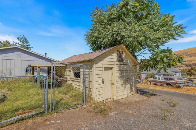 $334,900 | 815 2nd Street, Asotin, WA 99402