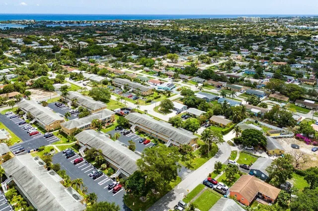 $2,250 | 2222 Northeast 1st Way, Unit 204, Boynton Beach, FL 33435