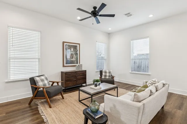 $300,000 | 1230 Mcneil Street, Houston, TX 77009