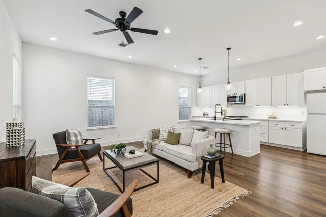 $300,000 | 1230 Mcneil Street, Houston, TX 77009