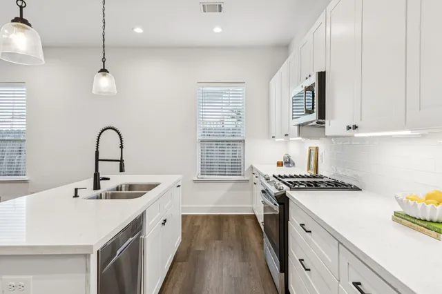 $300,000 | 1230 Mcneil Street, Houston, TX 77009