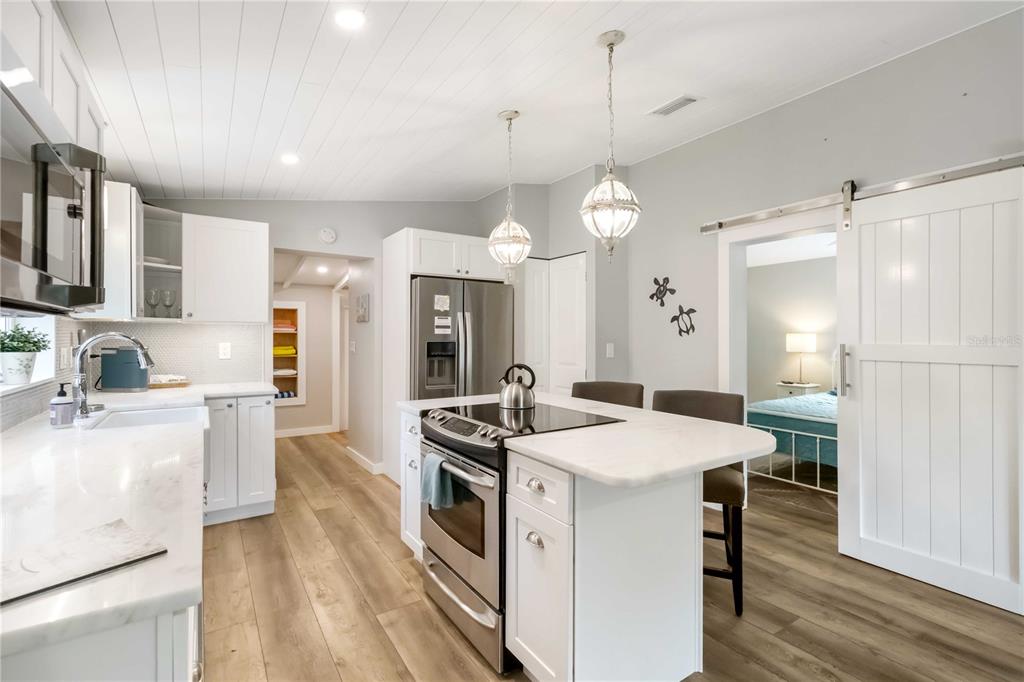 2537 Ashton Road Sarasota, FL 34231 - Photo 9 of 24