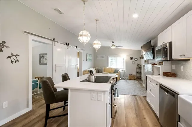 $3,400 | 2537 Ashton Road, Sarasota, FL 34231