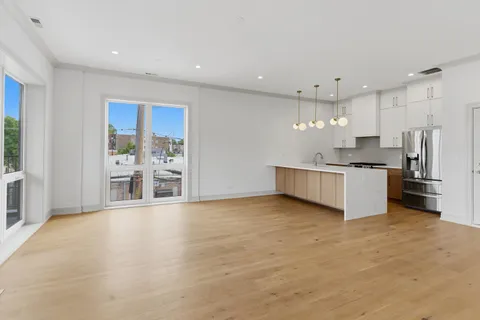 $2,250,000 | 6414 North Francisco Avenue, Chicago, IL 60645