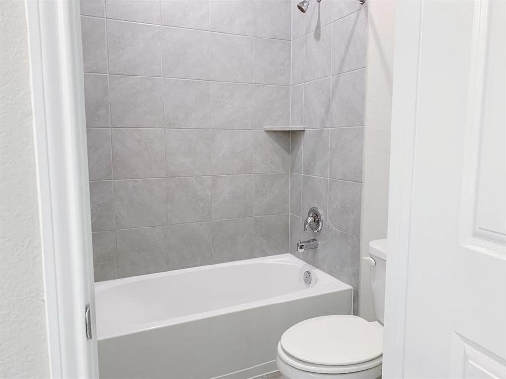 29026 Endeavor River Road Katy, TX 77494 - Photo 19 of 27 a bathroom with a toilet bathtub and shower