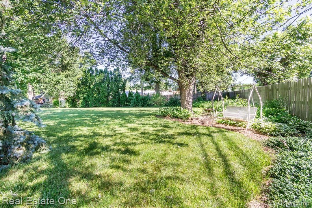 10 Wendelton Road Troy, MI 48084 - Photo 23 of 29 10-Wendelton-26.jpg