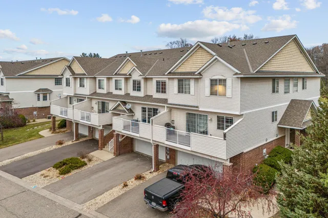 $279,900 | 7590 Crimson Lane, Savage, MN 55378