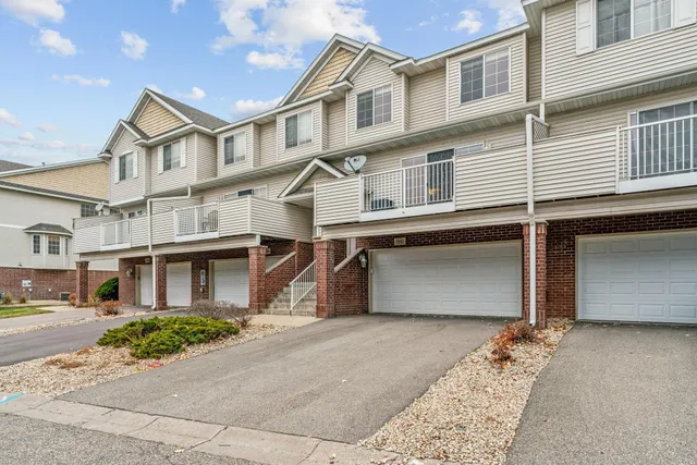 $279,900 | 7590 Crimson Lane, Savage, MN 55378