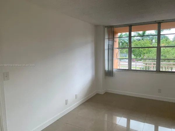 $1,400 | 2025 Northeast 164th Street, Unit 219, North Miami Beach, FL 33162