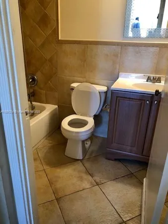 $1,400 | 2025 Northeast 164th Street, Unit 219, North Miami Beach, FL 33162