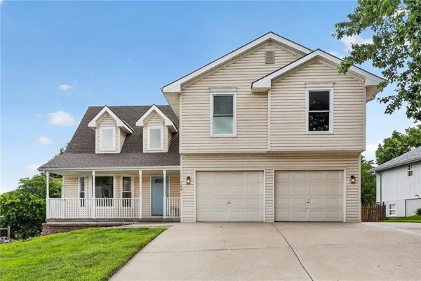 $450,000 | 724 Plum Rose Drive, Liberty, MO 64068