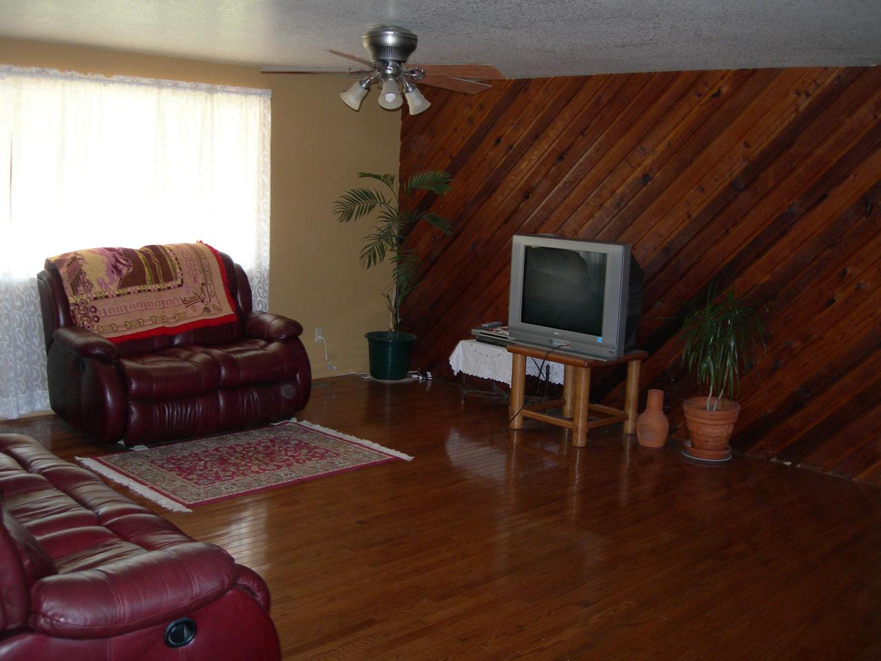 210 Liberty Road Granger, WA 98932 - Photo 3 of 8 a living room with furniture and a flat screen tv