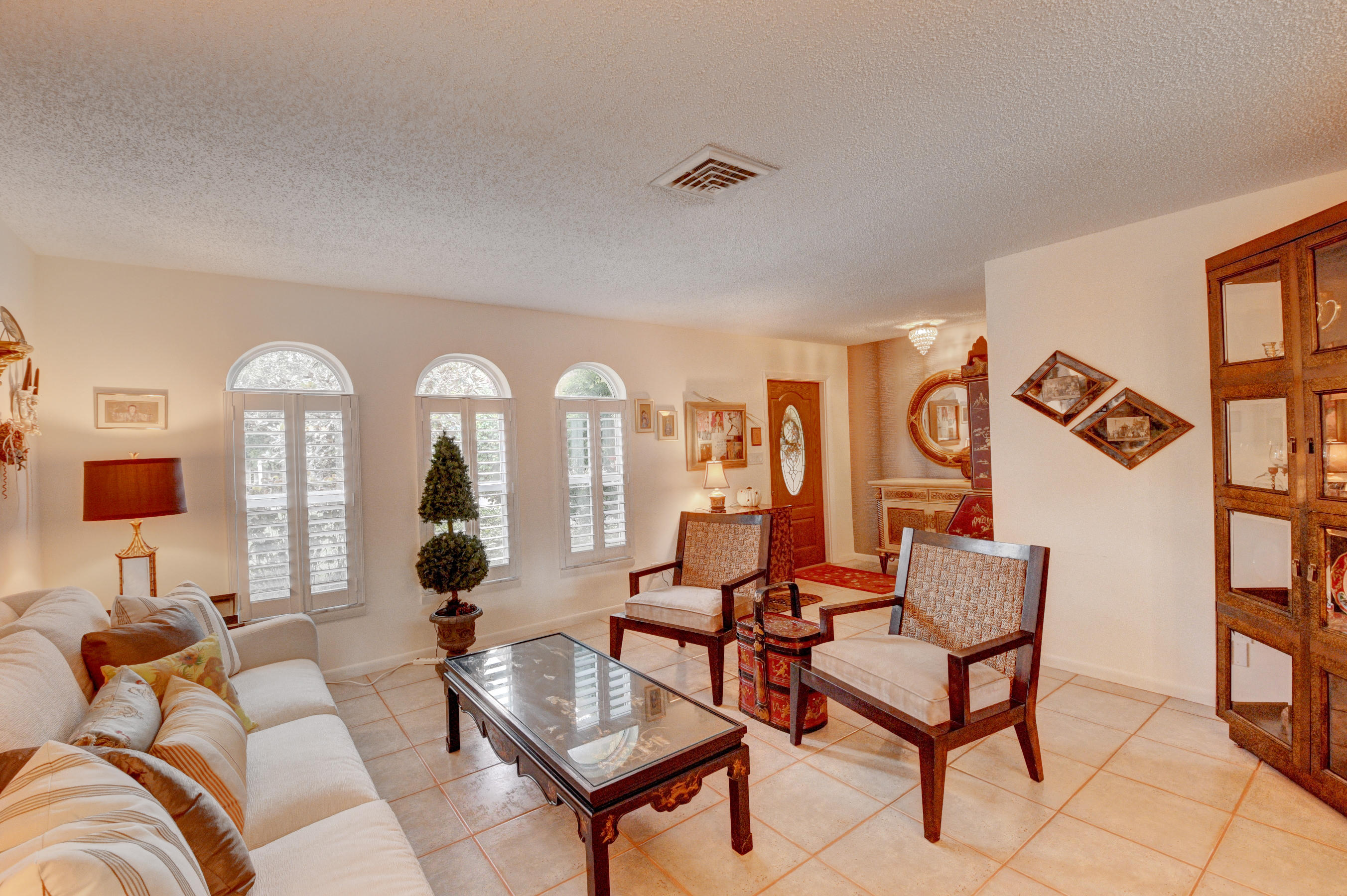 980 Southwest 21st Lane Boca Raton, FL 33486 - Photo 8 of 49 Living Room