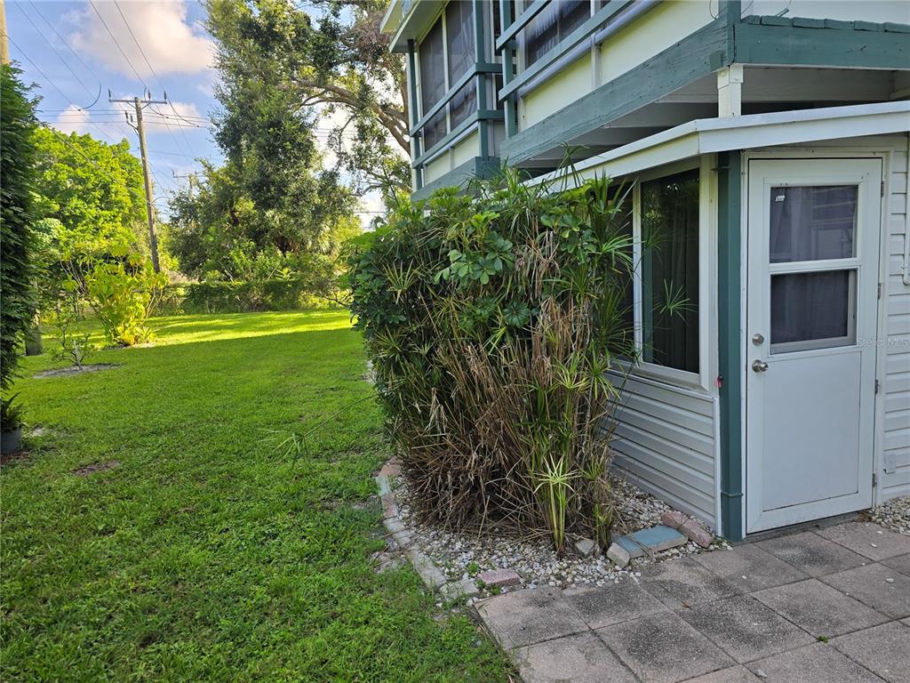 5850 Welcome Road, Unit J6 Bradenton, FL 34207 - Photo 21 of 30 a view of a house with a tree