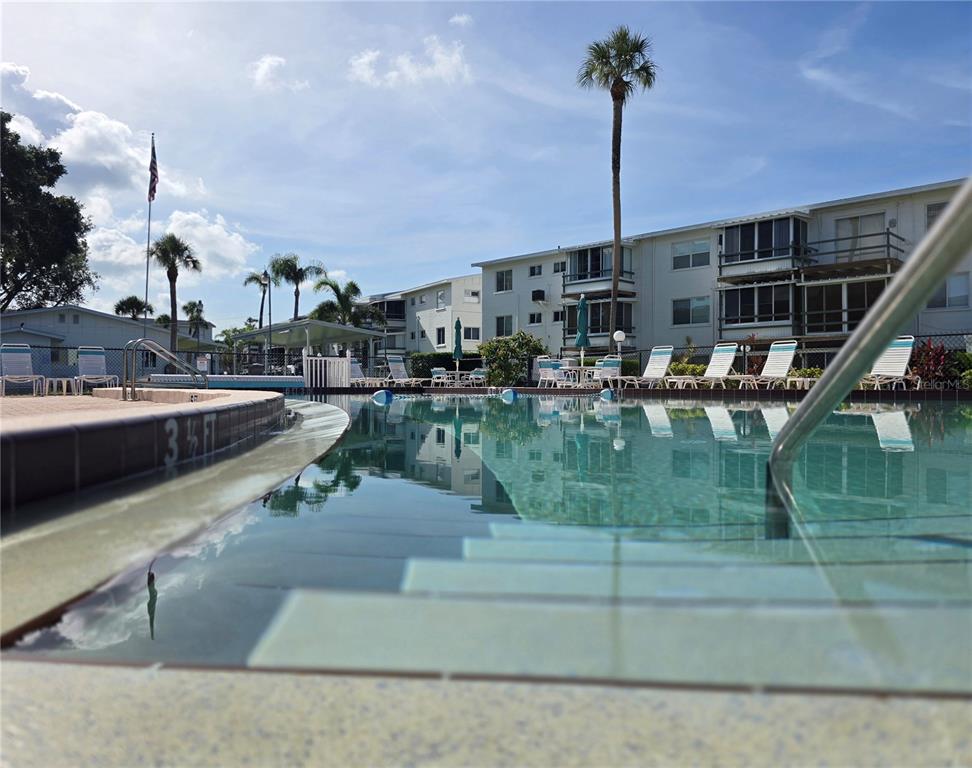 5850 Welcome Road, Unit J6 Bradenton, FL 34207 - Photo 28 of 30 a view of a swimming pool