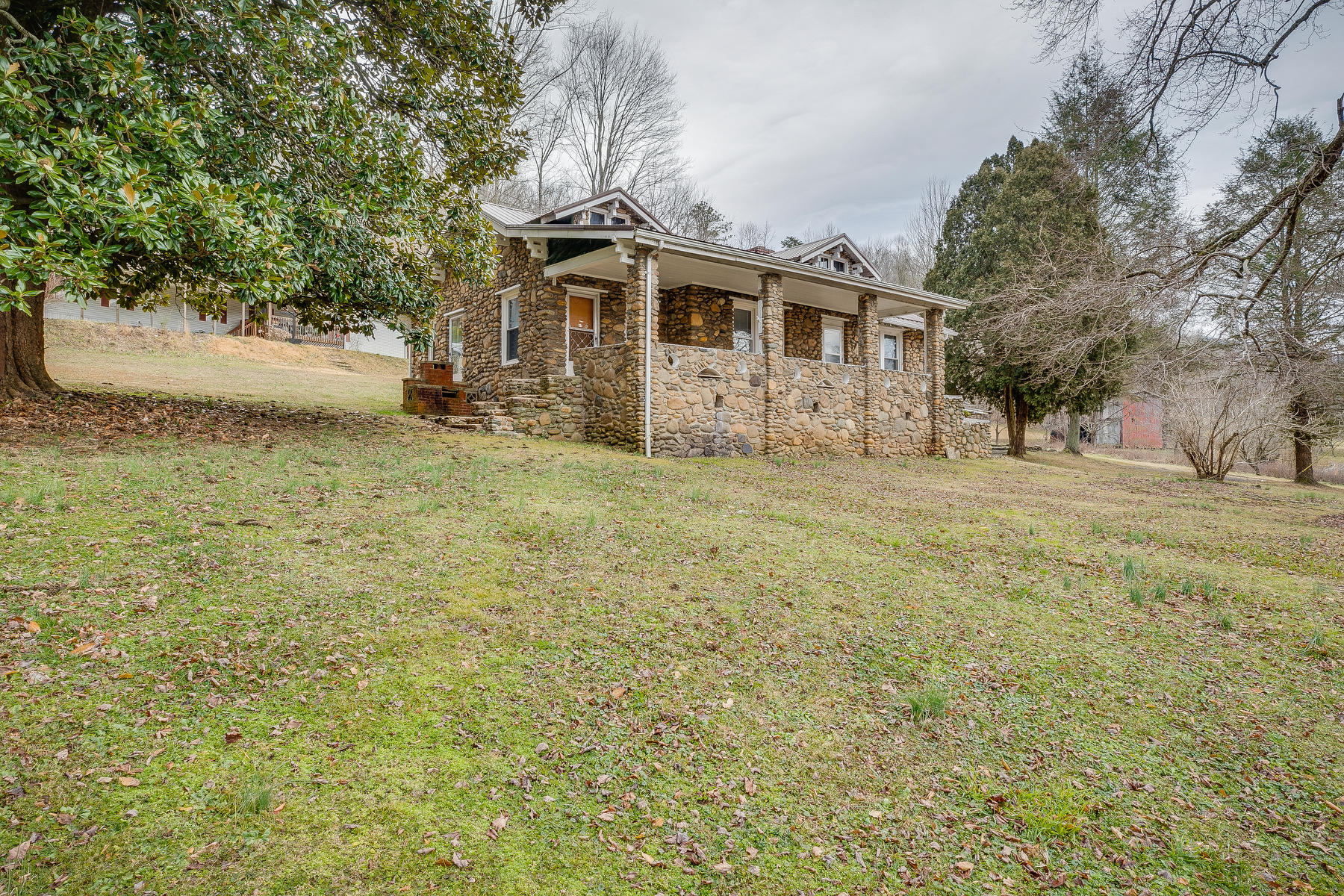 2005 Masters Lane Erwin, TN 37650 - Photo 1 of 28 003