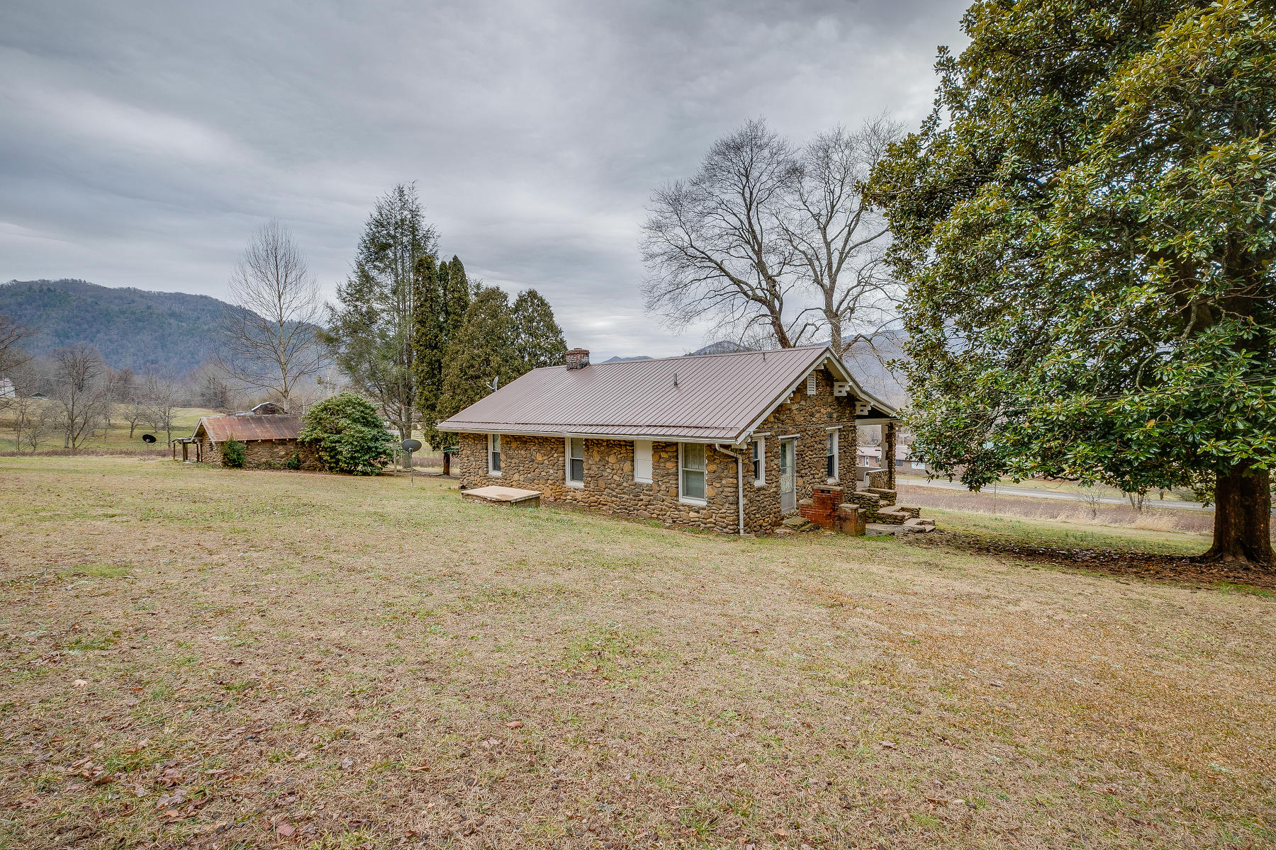 2005 Masters Lane Erwin, TN 37650 - Photo 27 of 28 027