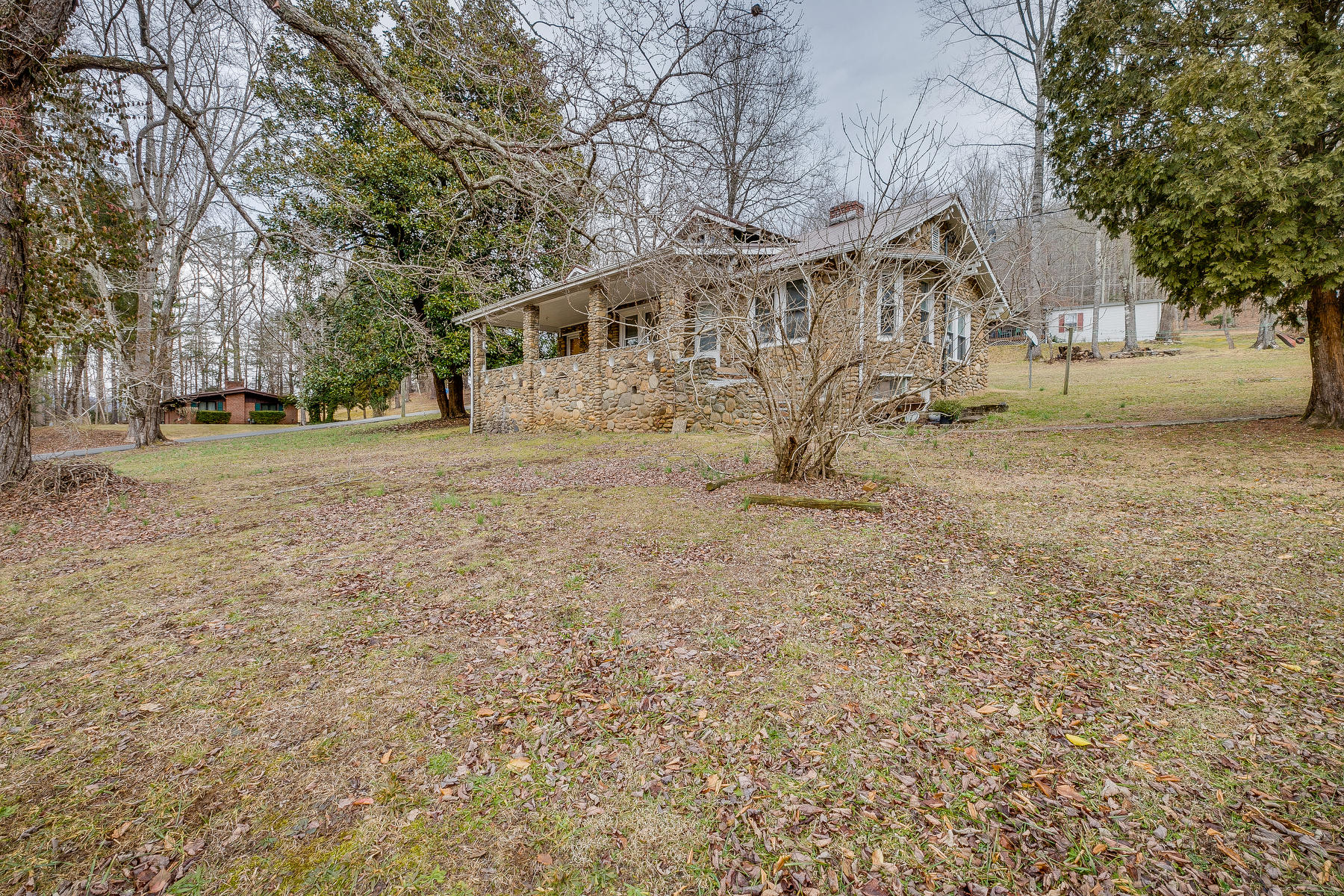 2005 Masters Lane Erwin, TN 37650 - Photo 4 of 28 004