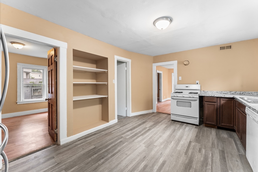 2 Hacker Court Worcester, MA 01603 - Photo 6 of 32