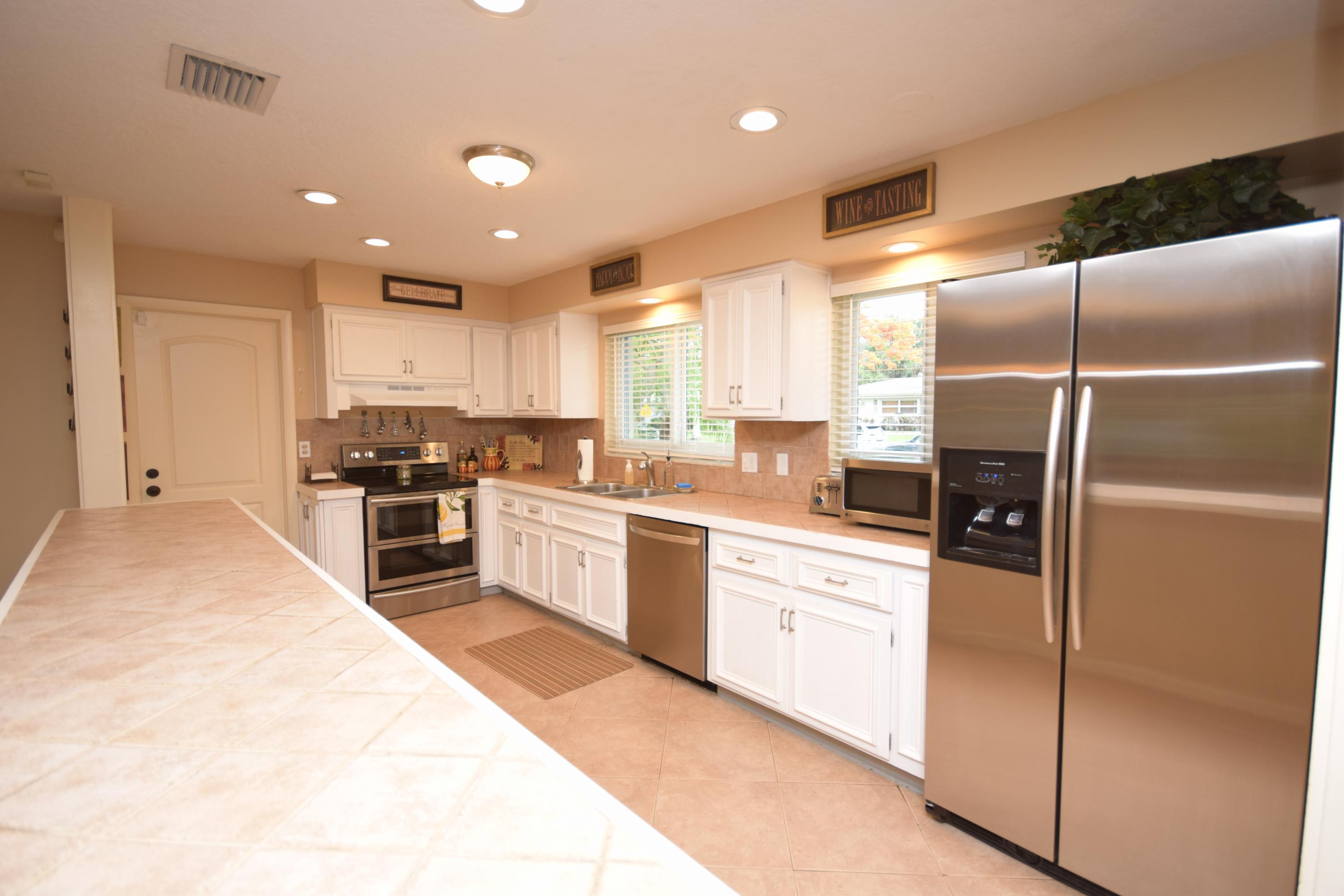 1354 Southwest 9th Street Boca Raton, FL 33486 - Photo 4 of 31 DSC_0390