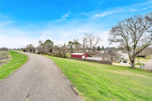 $685,000 | 100 Andrea Street, River Ridge, LA 70123