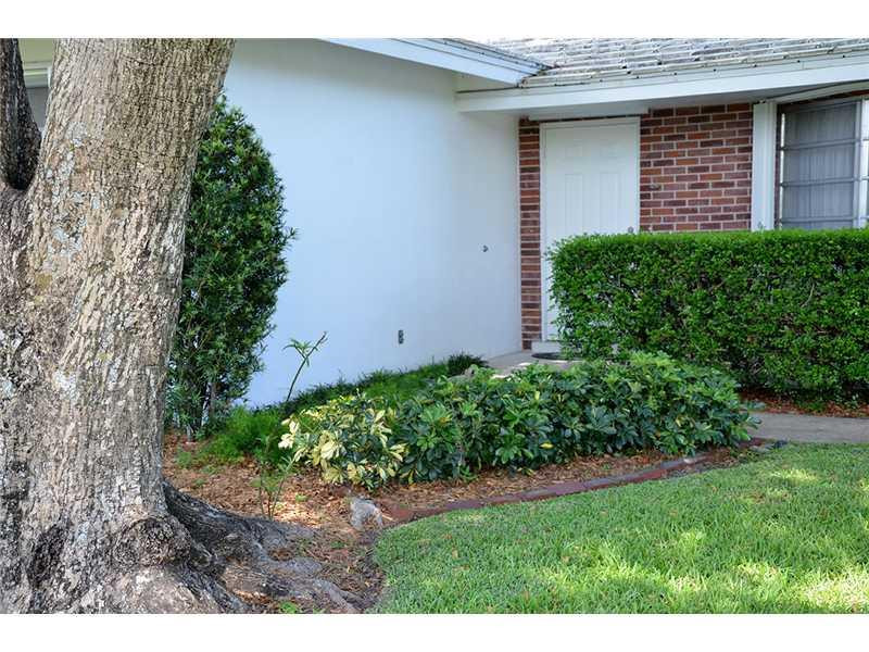 740 Ridgewood Lane Plantation, FL 33317 - Photo 3 of 23 Exterior Front