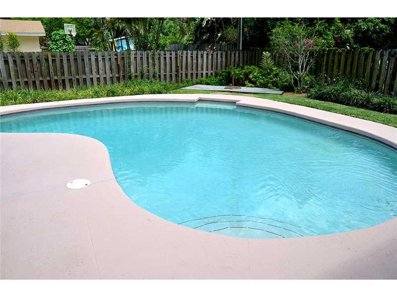 740 Ridgewood Lane Plantation, FL 33317 - Photo 5 of 23 Pool