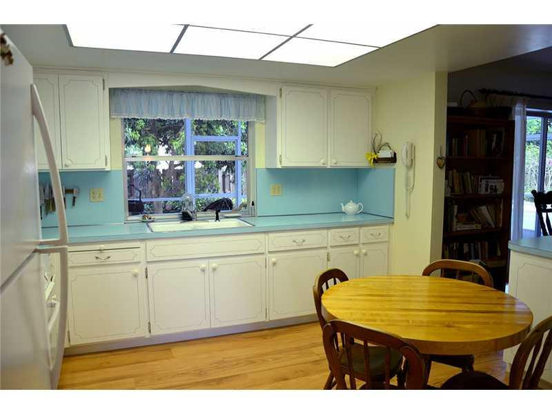740 Ridgewood Lane Plantation, FL 33317 - Photo 9 of 23 Kitchen
