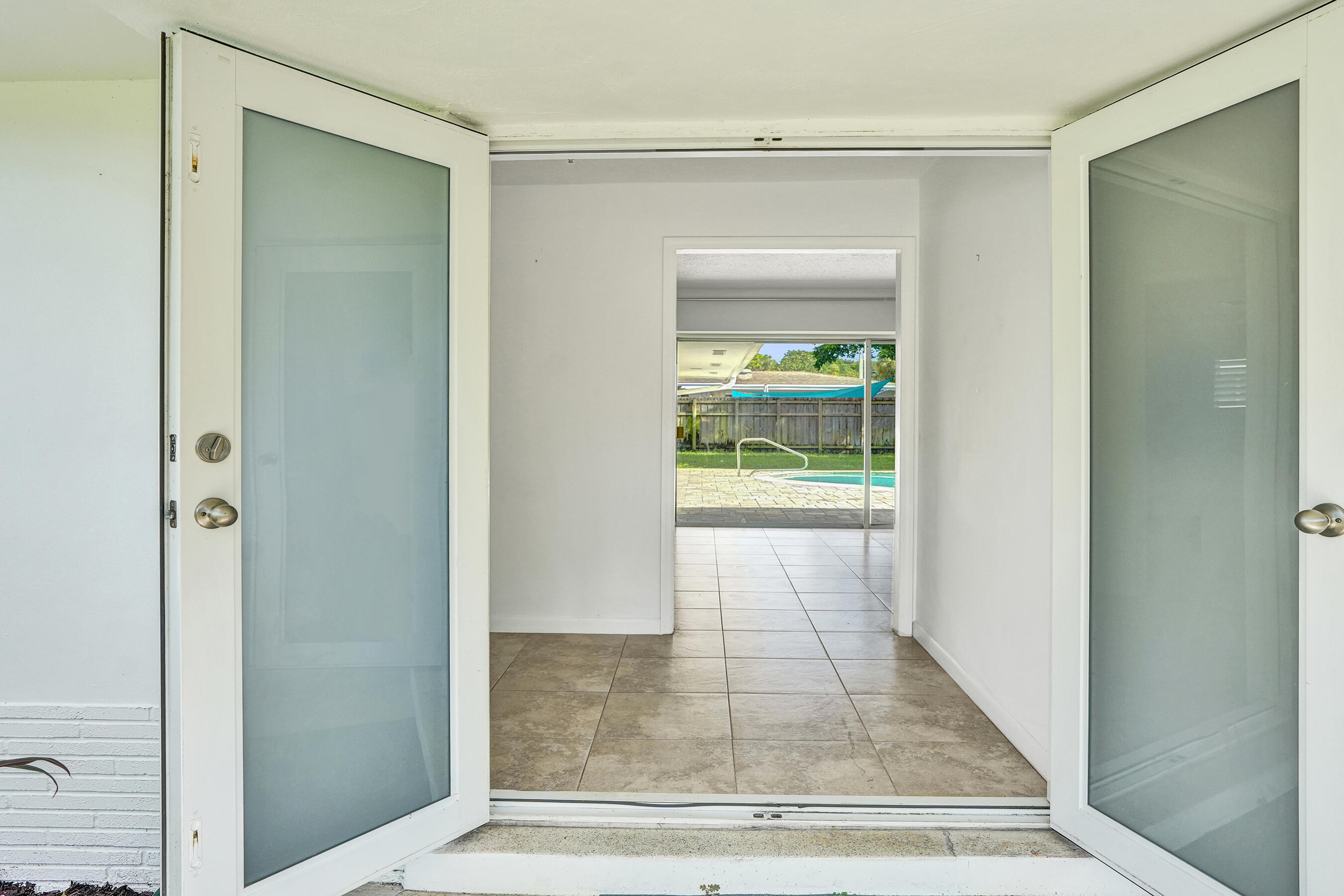 811 West Royal Palm Road Boca Raton, FL 33486 - Photo 5 of 34 DSC06743