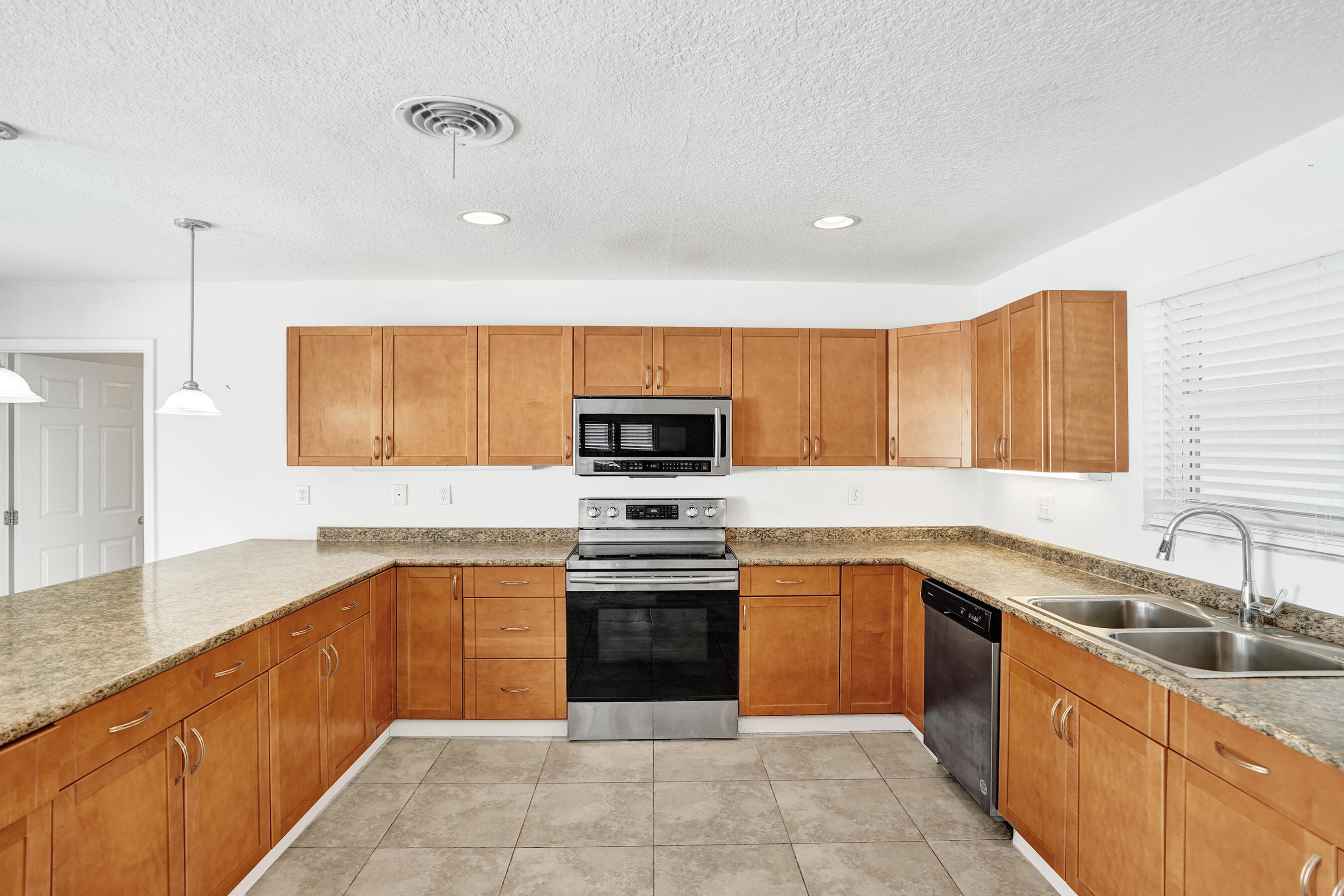 811 West Royal Palm Road Boca Raton, FL 33486 - Photo 6 of 34 DSC06764