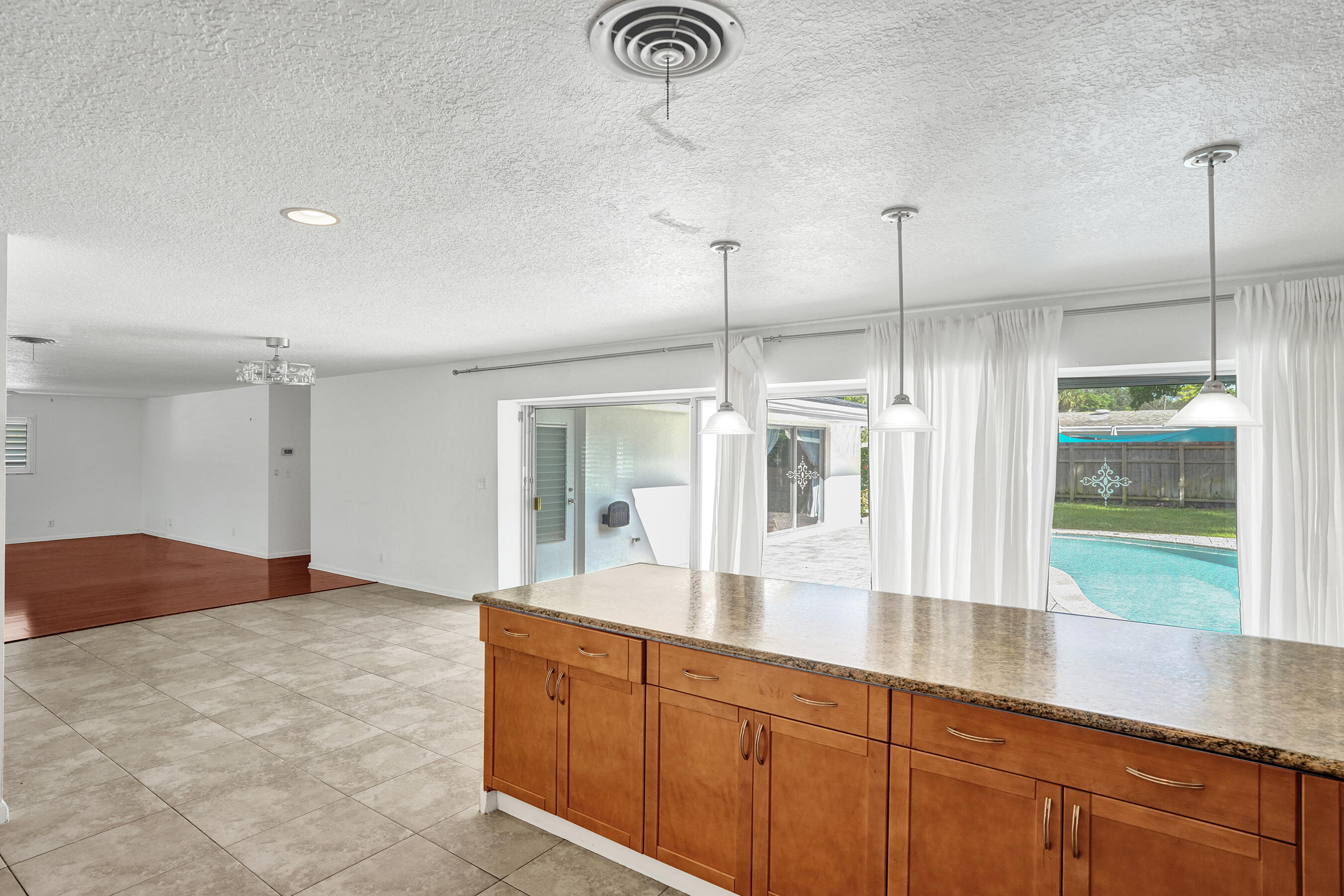 811 West Royal Palm Road Boca Raton, FL 33486 - Photo 10 of 34 DSC06767