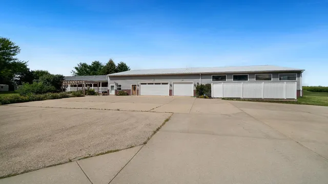 $489,000 | 298 Highway 2, Dixon, IL 61021