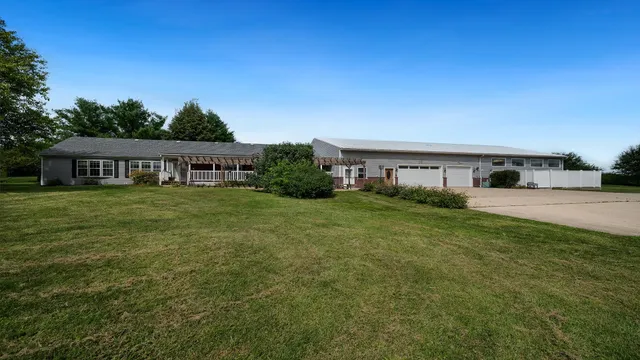 $489,000 | 298 Highway 2, Dixon, IL 61021
