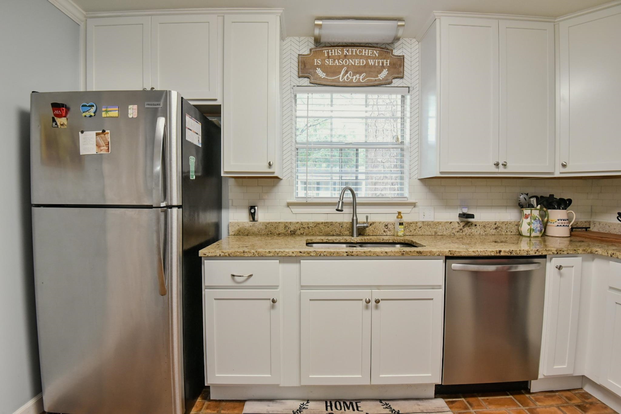 130 Ridgewood Drive Daphne, AL 36526 - Photo 20 of 34 Kitchen