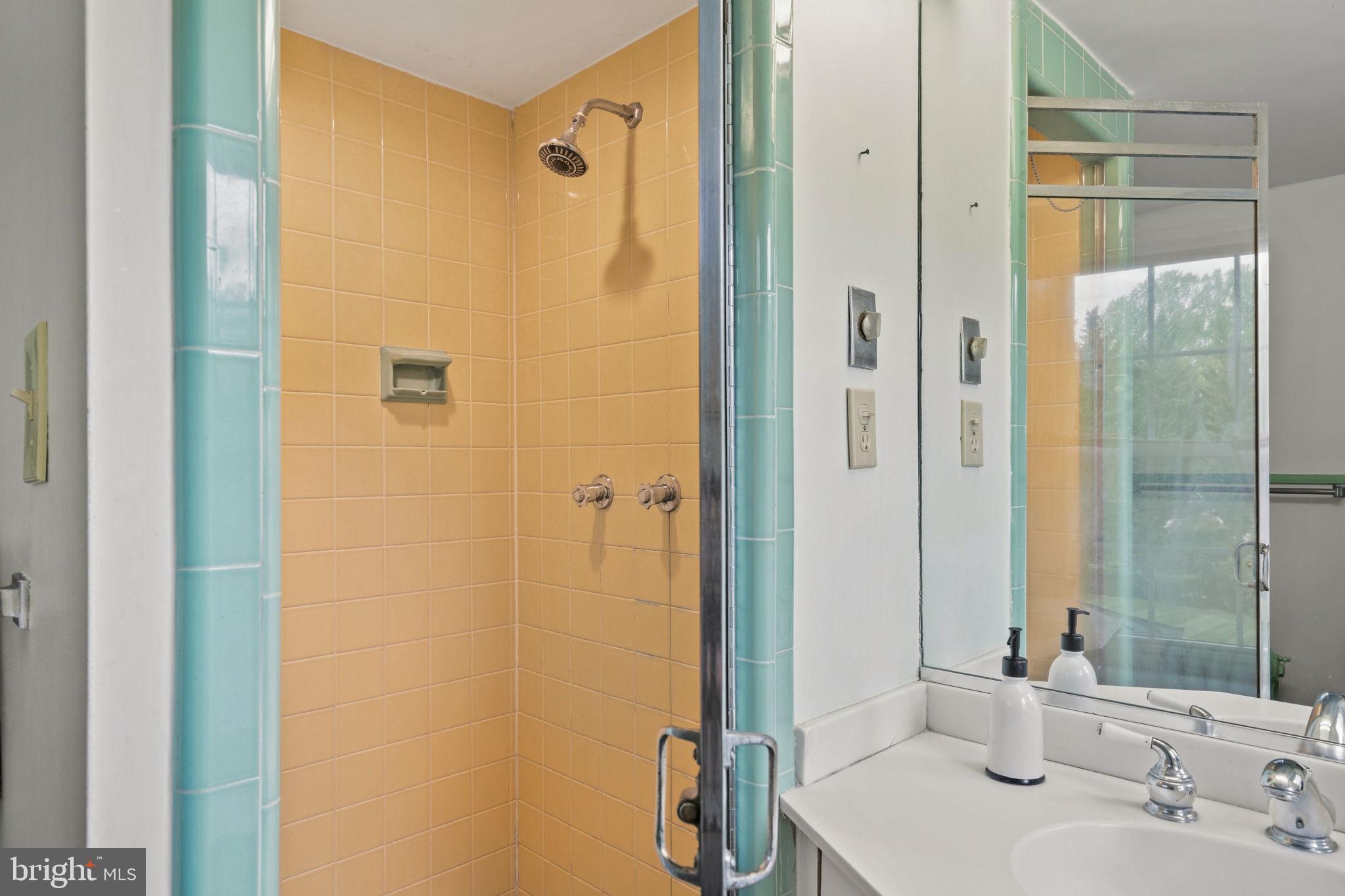 95 Indian Spring Road Media, PA 19063 - Photo 63 of 118 2nd floor hall bath #2