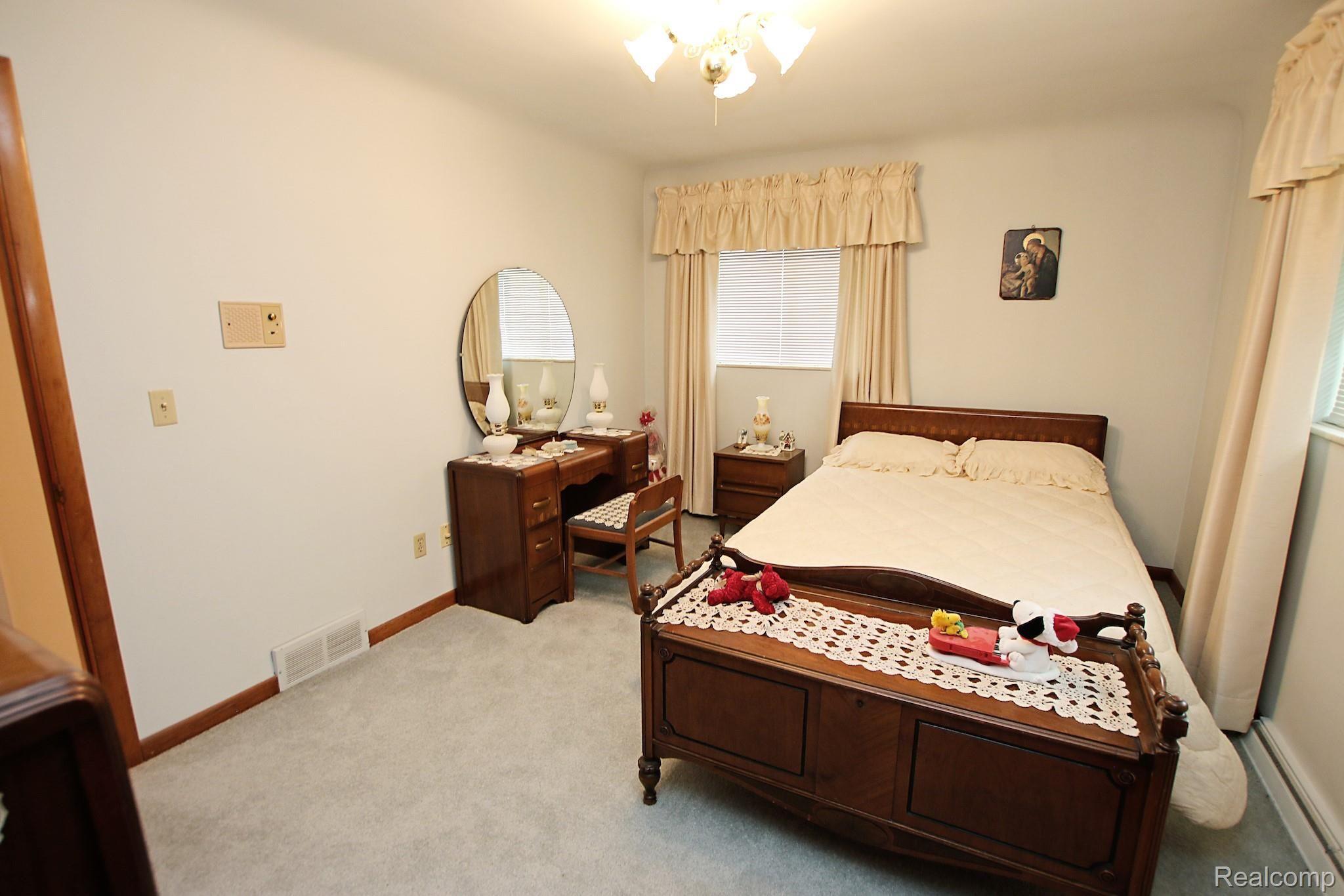 3700 Rohr Road Lake Orion, MI 48359 - Photo 22 of 55 22) Bedroom 2.jpg
