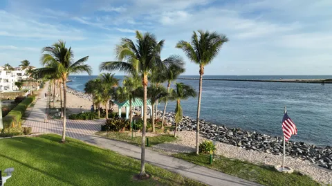 $1,250,000 | 176-184 Lake Drive, Unit 4102, Palm Beach Shores, FL 33404