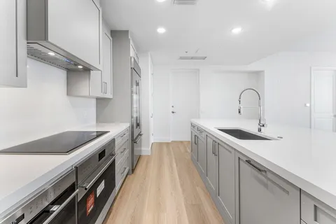 $1,250,000 | 176-184 Lake Drive, Unit 4102, Palm Beach Shores, FL 33404