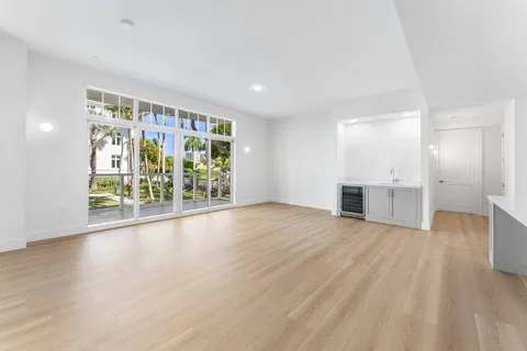 $1,250,000 | 176-184 Lake Drive, Unit 4102, Palm Beach Shores, FL 33404