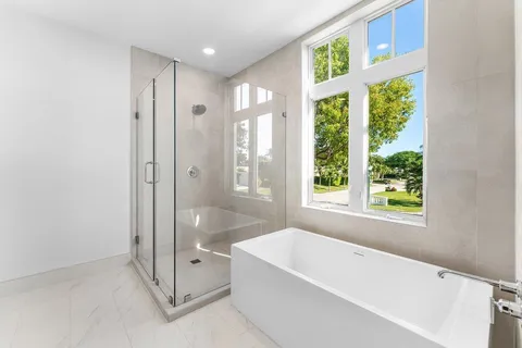 $1,250,000 | 176-184 Lake Drive, Unit 4102, Palm Beach Shores, FL 33404