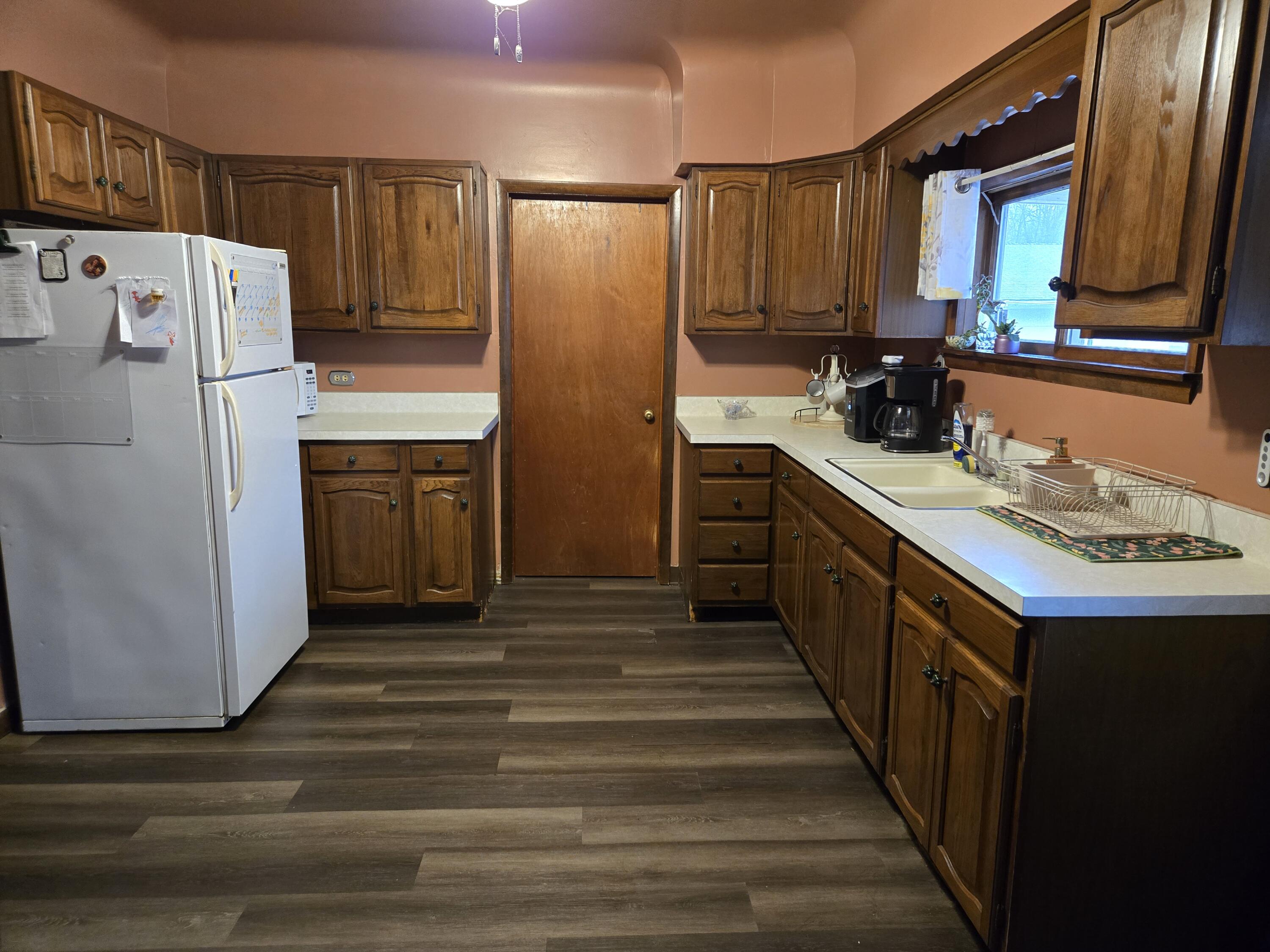 8662 Stony Lake Road Jackson, MI 49201 - Photo 14 of 59 Loads of Cabinets