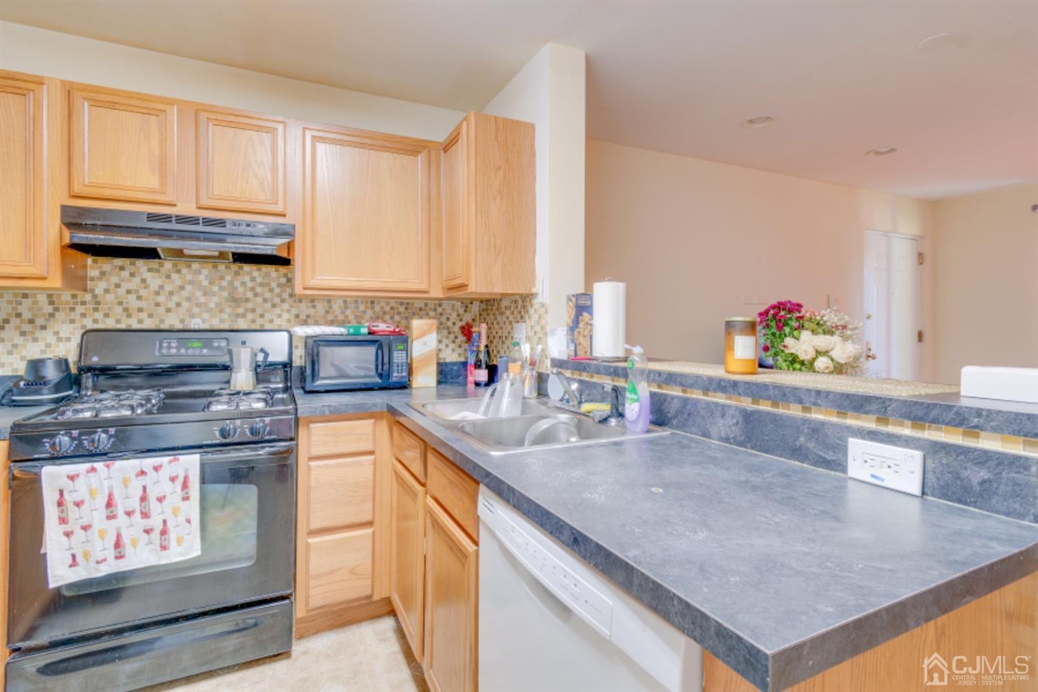 416 Edpas Road New Brunswick, NJ 08901 - Photo 4 of 10