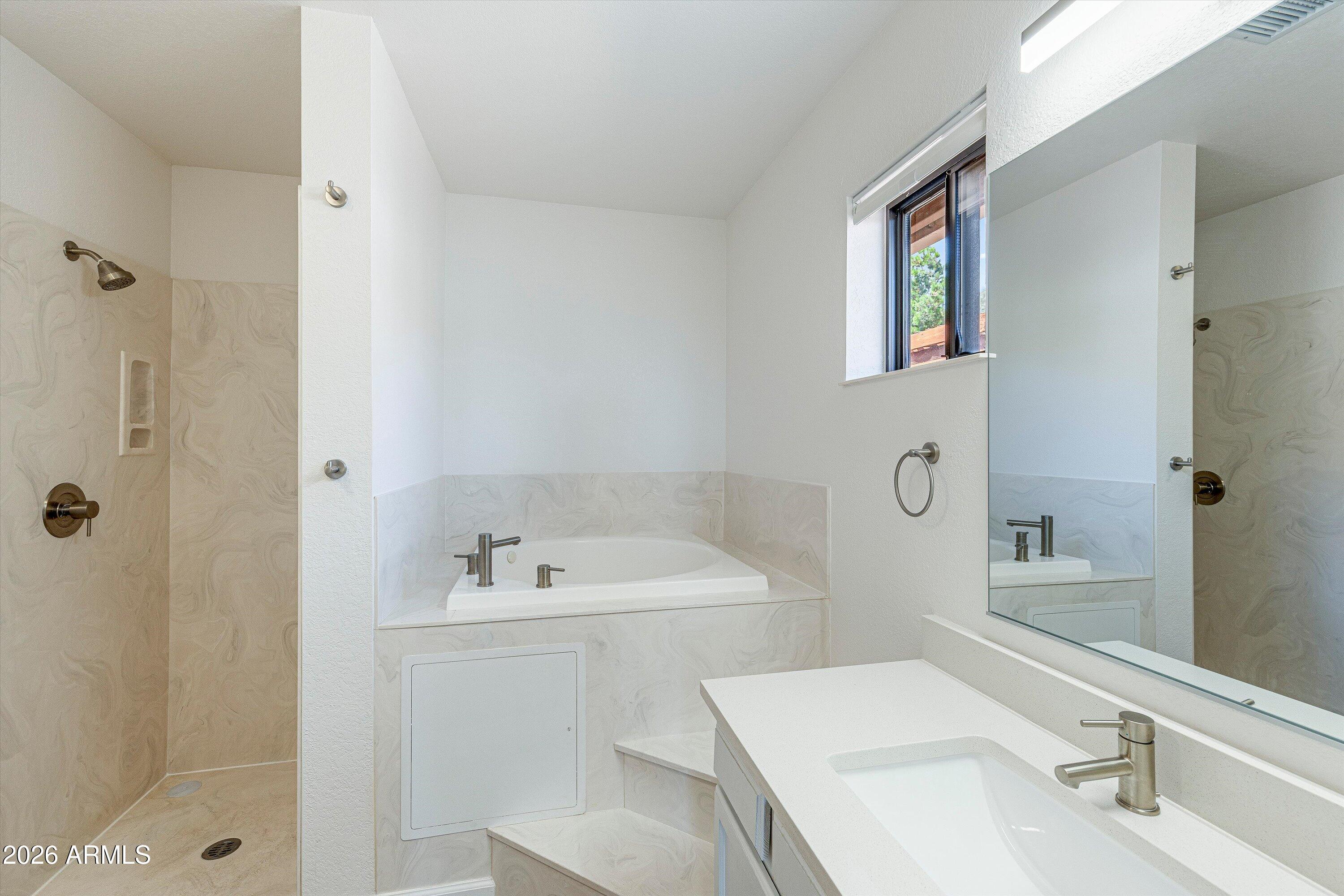2251 North Spanish Trail Huachuca City, AZ 85616 - Photo 29 of 44 29-Primary Bathroom