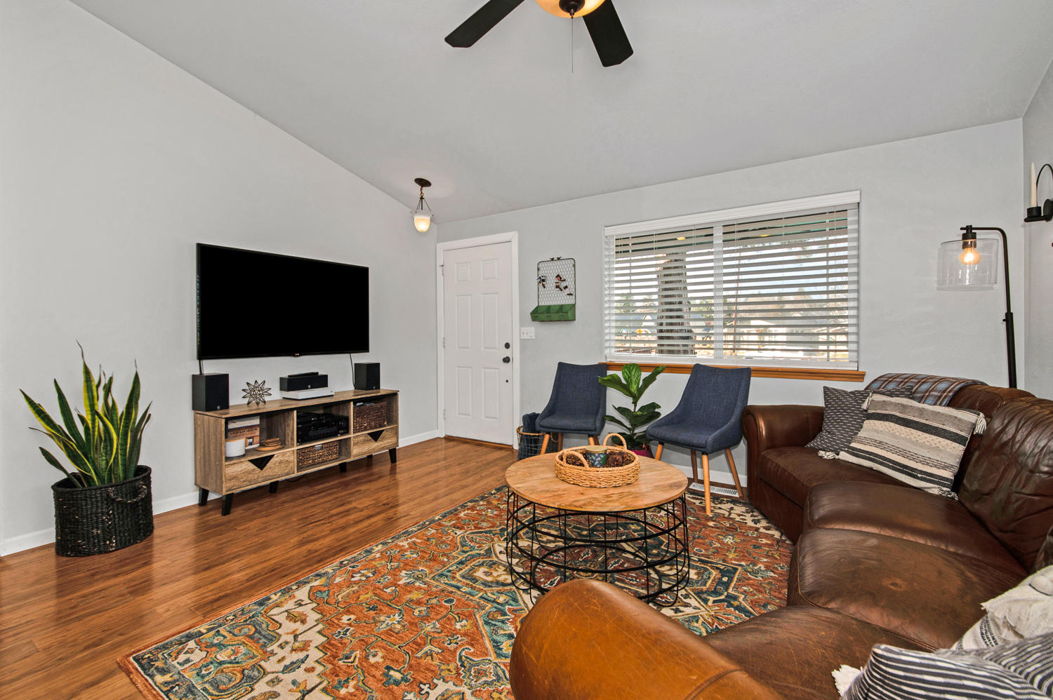 1571 Northeast Butler Market Road Bend, OR 97701 - Photo 6 of 27 1571 NE Butler Market Rd-12