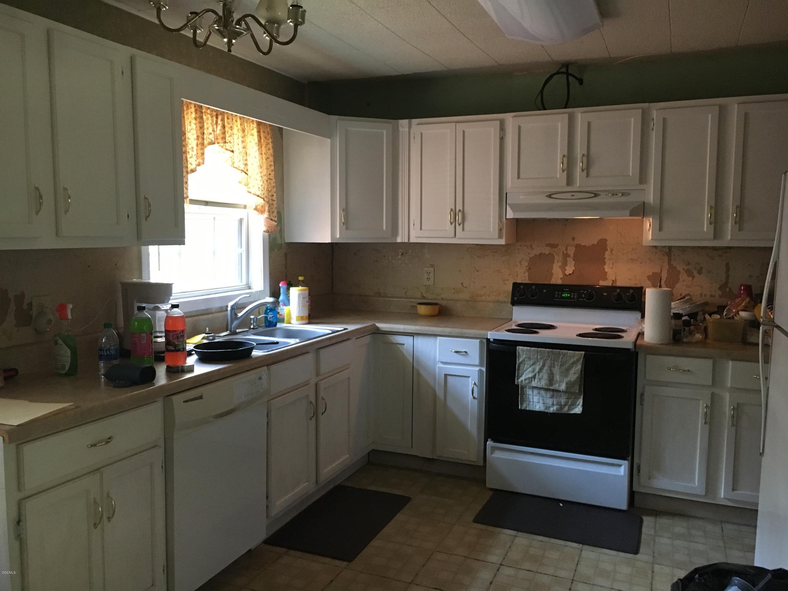 4239 Walter Street Moss Point, MS 39563 - Photo 3 of 16 IMG_1759
