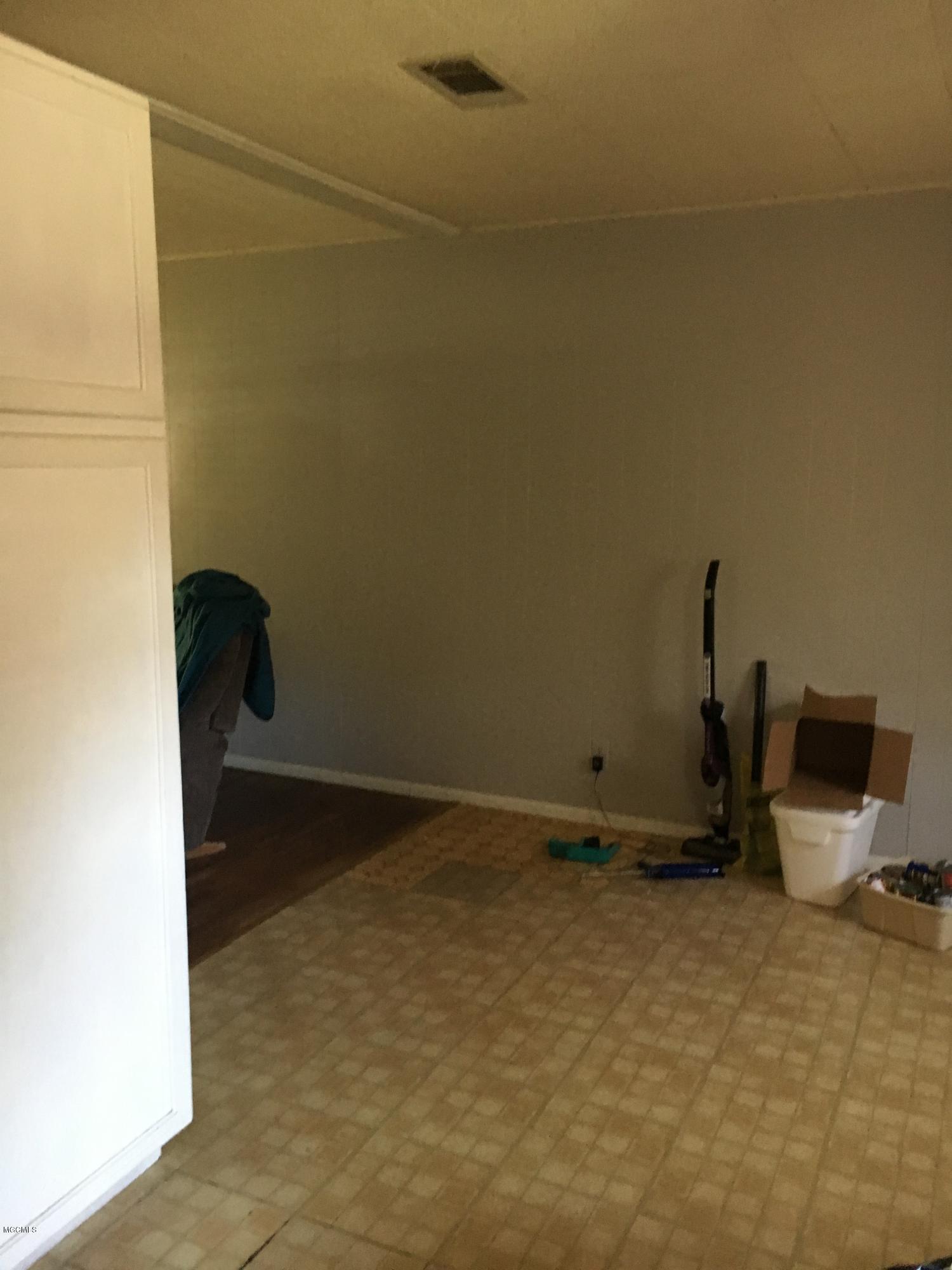 4239 Walter Street Moss Point, MS 39563 - Photo 6 of 16 IMG_1758