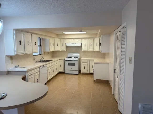 $2,000 | 60 Tarpon Street, Bayou Vista, TX 77563